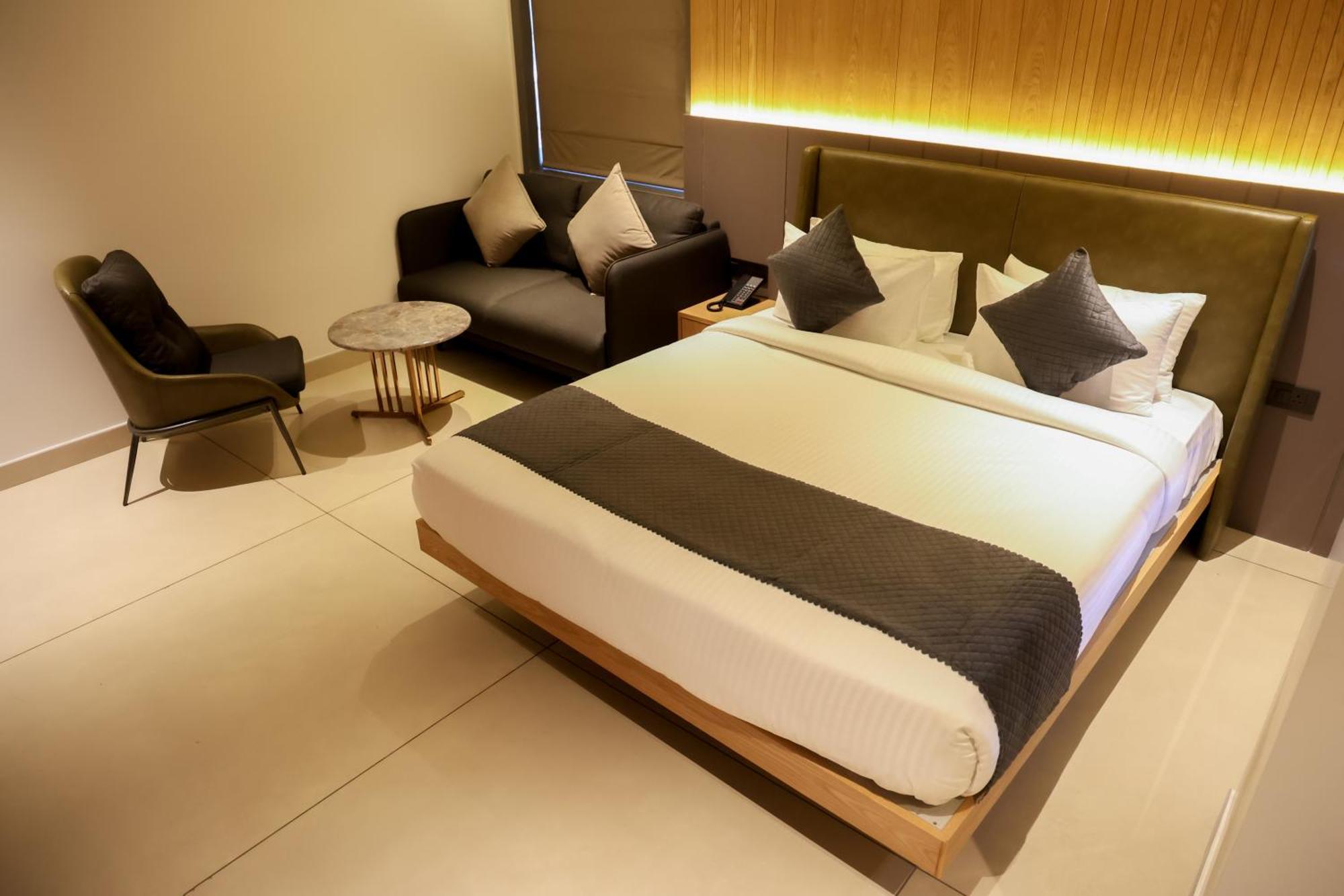 Raga - A Boutique Hotel Belgaum Buitenkant foto