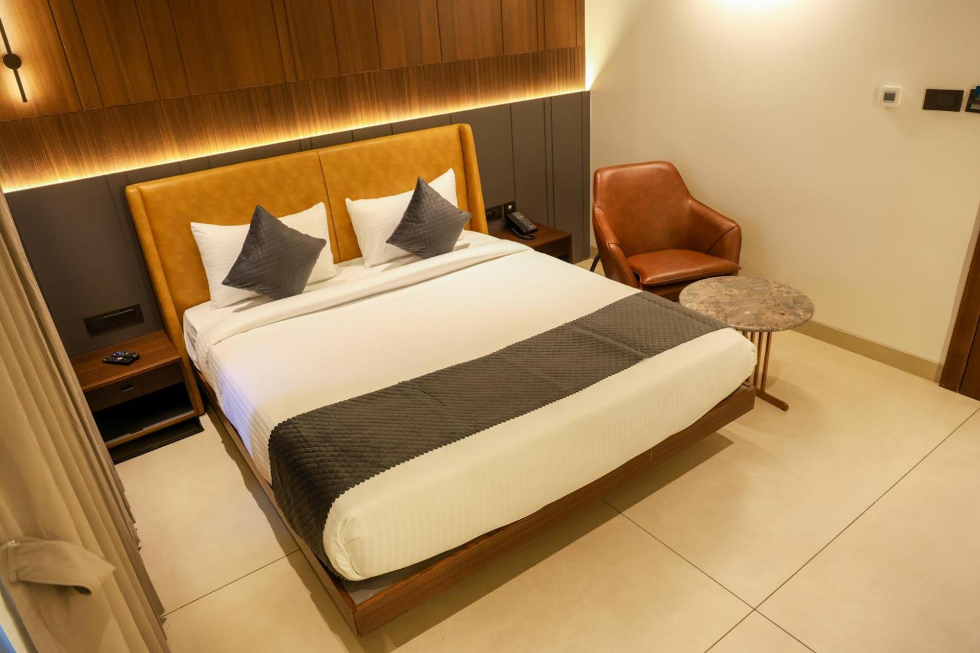 Raga - A Boutique Hotel Belgaum Buitenkant foto