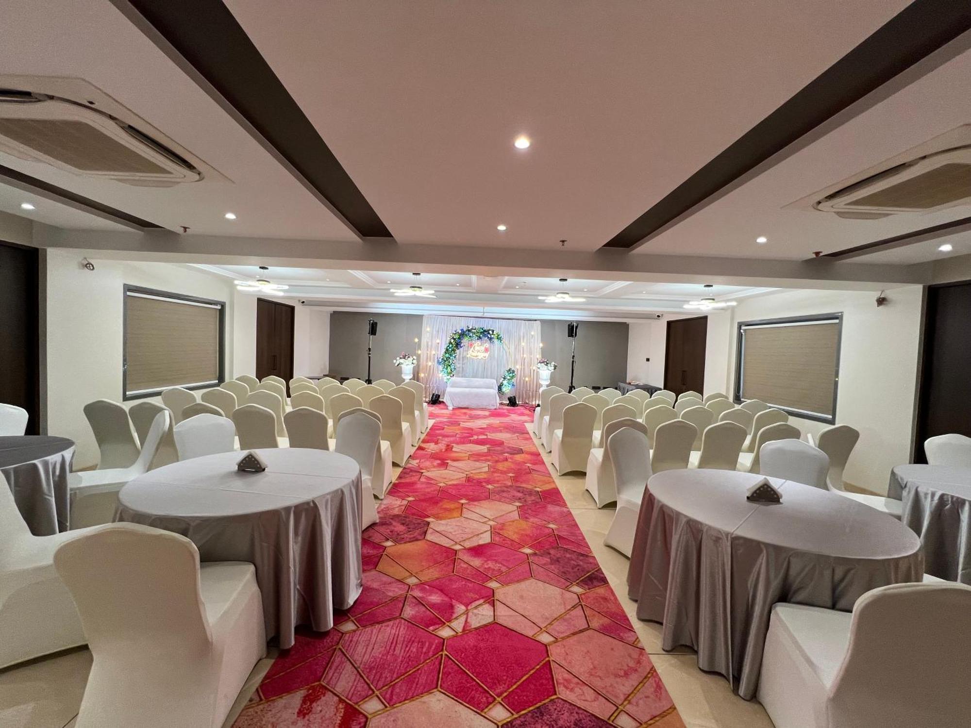 Raga - A Boutique Hotel Belgaum Buitenkant foto